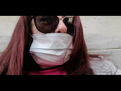 ❤️ Nicoletta se răzbună pe vecinul ei și face pipi în garajul lui (Special Covid19 Carantină italiană) ❤️  at us ❤